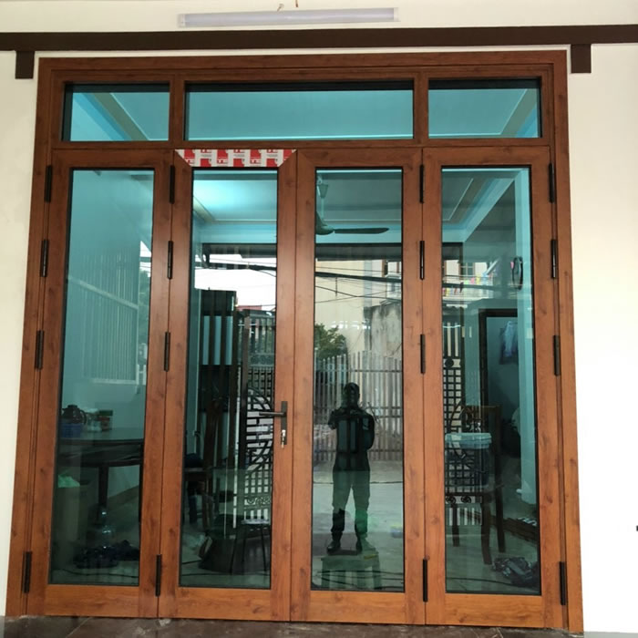 cua-nhom-kinh-blk-mo-quay-4-canh-mau-van-go-cho-cua-chinh.jpg